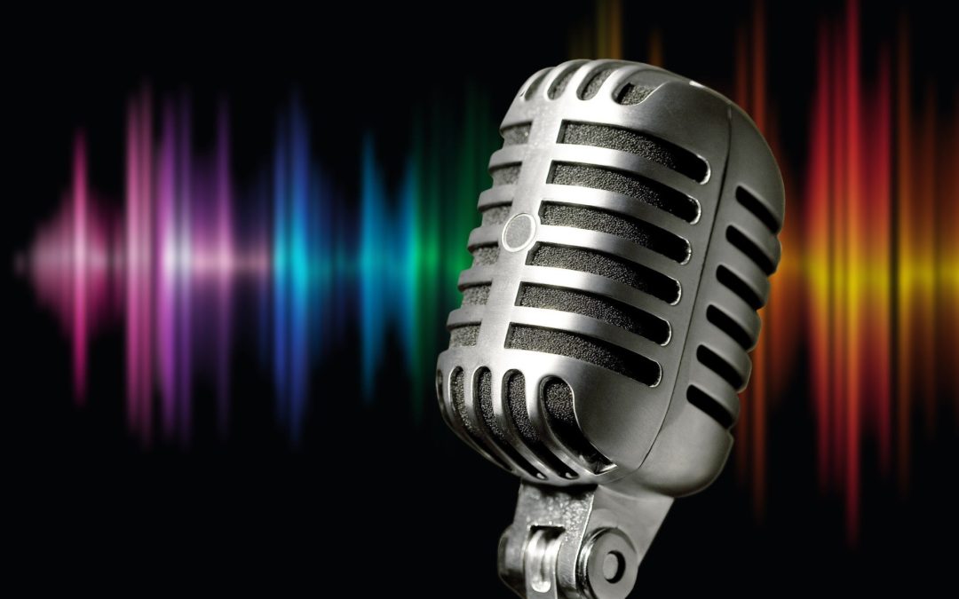 https://pixabay.com/pt/illustrations/microfone-prata-metal-ondas-sonoras-1074362/