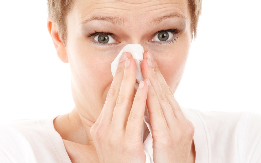 https://pixabay.com/pt/photos/alergia-frio-doen%C3%A7a-gripe-menina-18656/