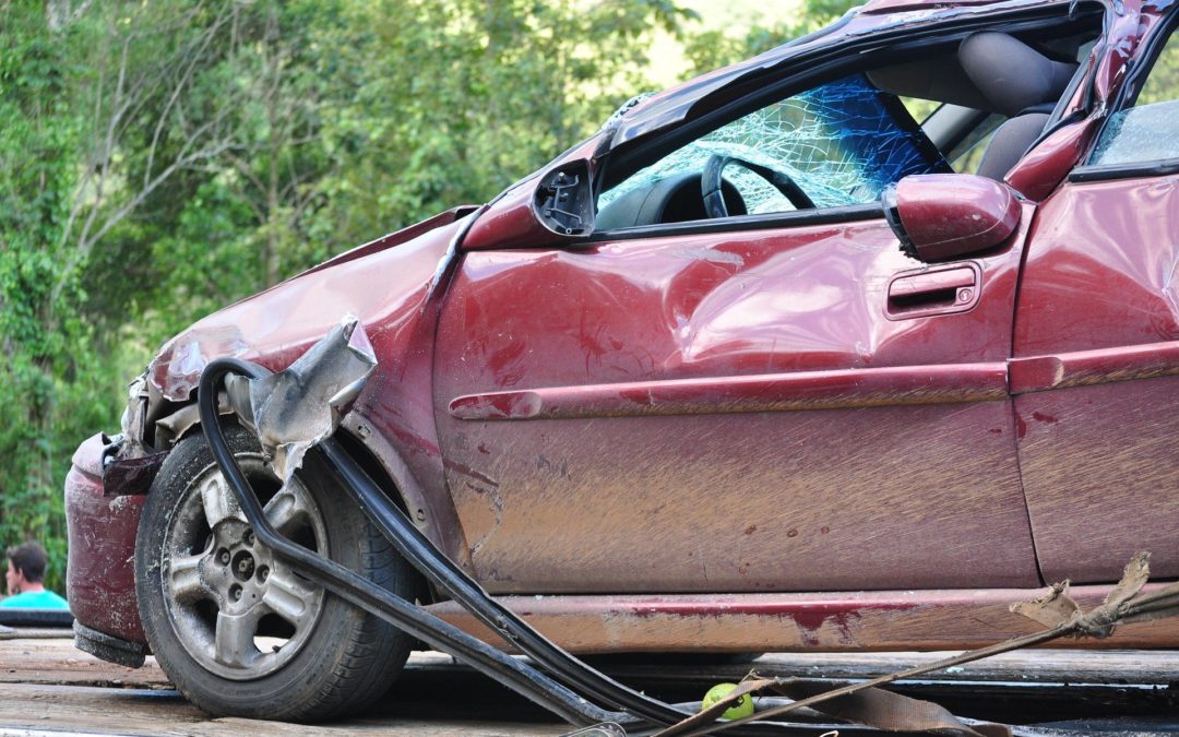 https://pixabay.com/pt/photos/colidir-carro-acidente-de-carro-1308575/