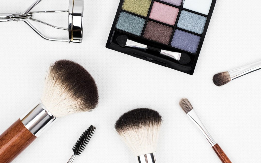 Empresa goiana é condenada a ressarcir custos de funcionária com maquiagem