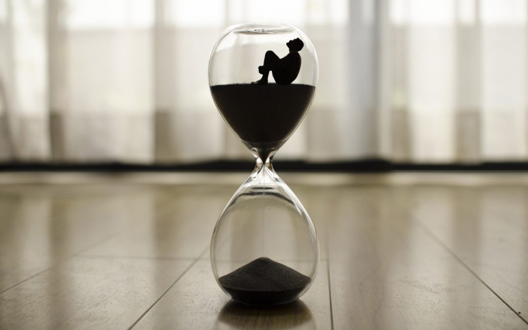 https://pixabay.com/photos/time-clock-hour-minutes-hourglass-1485384/